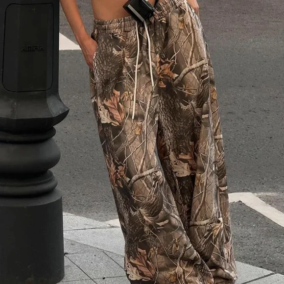 Camouflage Women's Pants - Picture 1 of 4